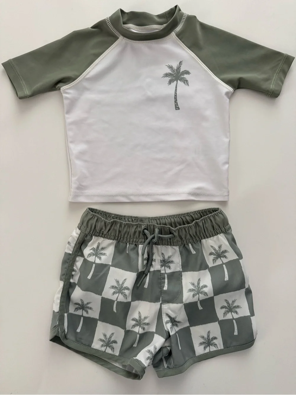 Tommy Bahamas Toddler Palm Print Rashguard Swimsuit Set‎ boys 18M - White & Sage